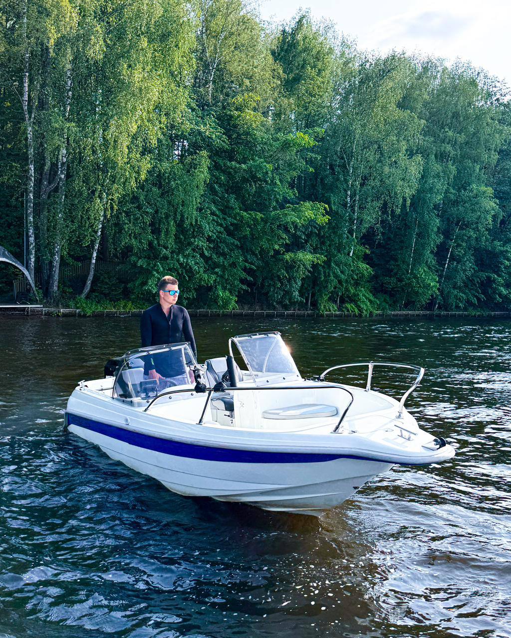 Прогулка с ветерком на катере