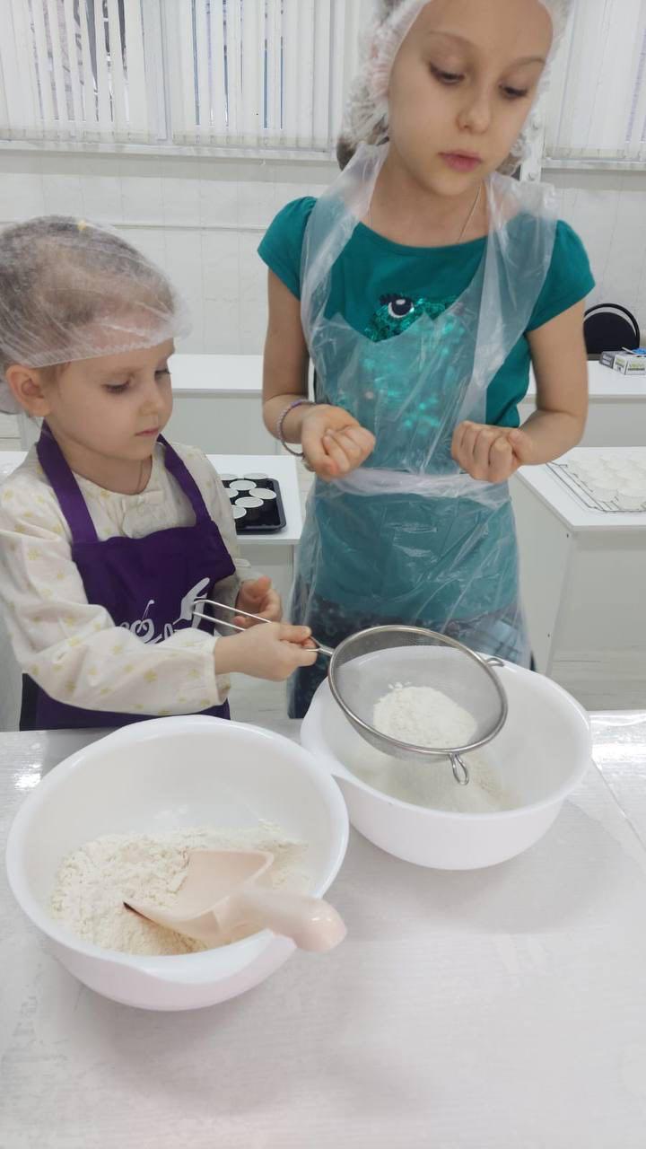 Мастер-класс по изготовлению меренгового рулета