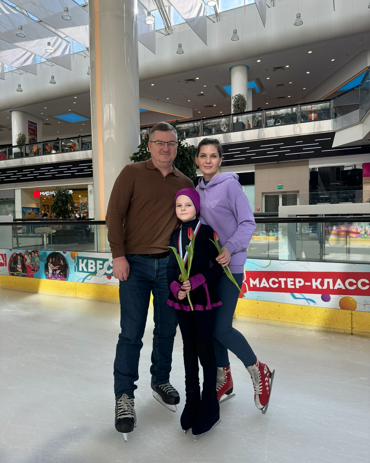 Групповая тренировка по фигурному катанию