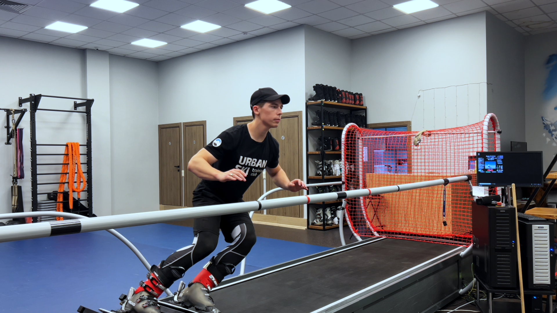 Занятие с инструктором на горнолыжном тренажере