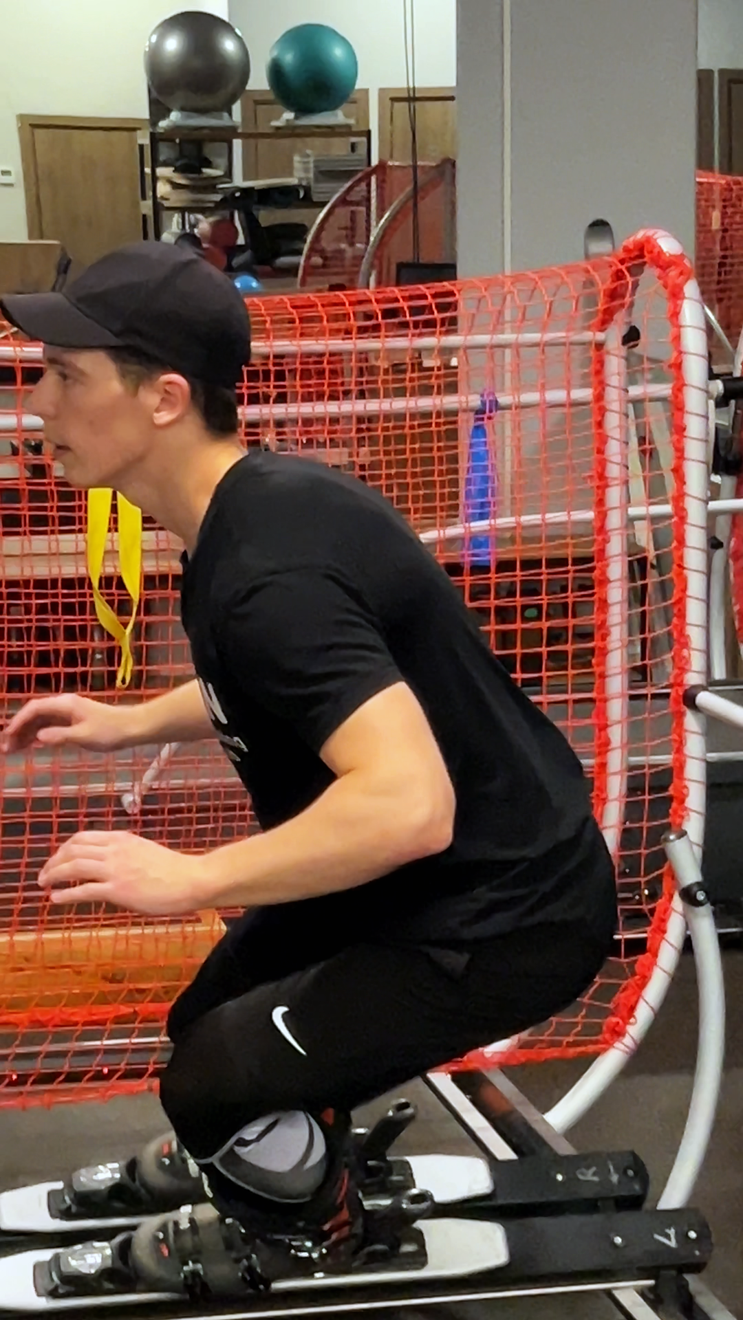 Занятие с инструктором на горнолыжном тренажере