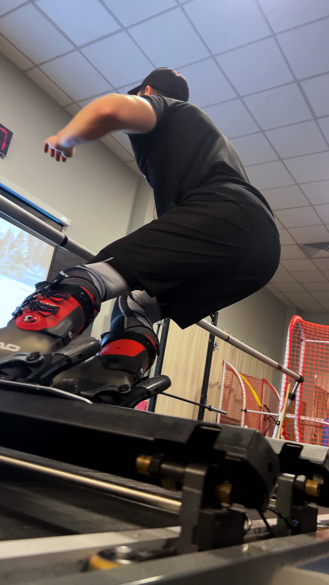 Занятие с инструктором на горнолыжном тренажере