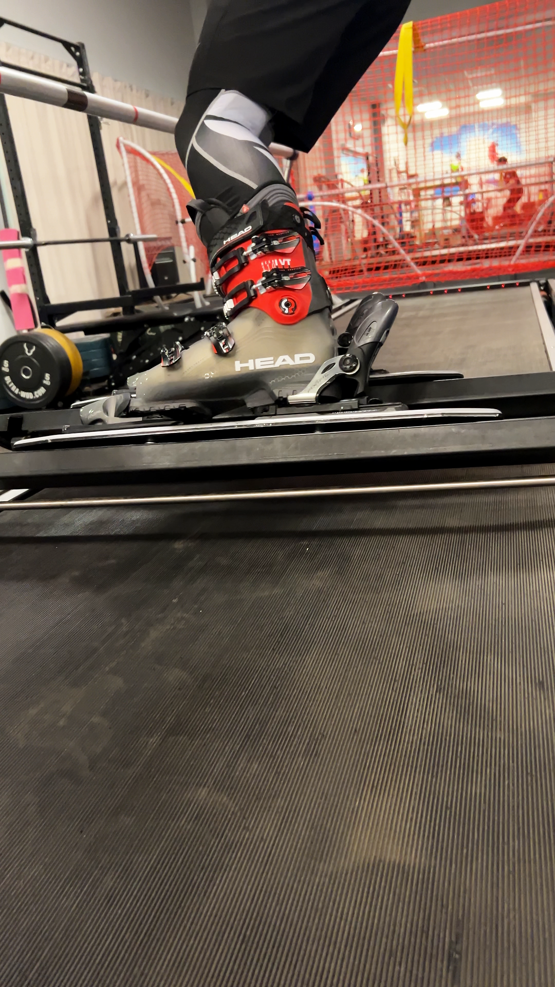 Занятие с инструктором на горнолыжном тренажере