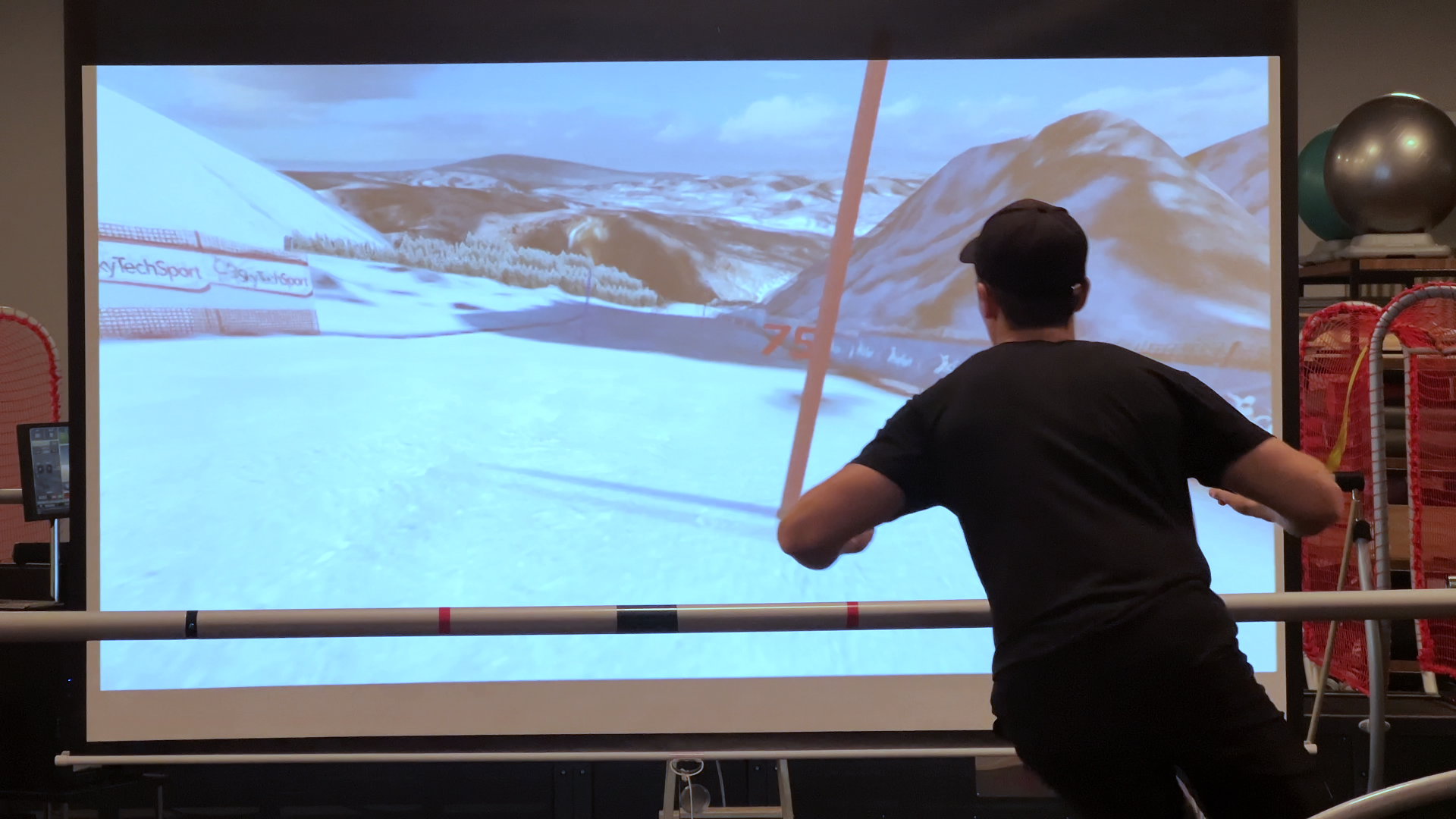 Занятие с инструктором на горнолыжном тренажере