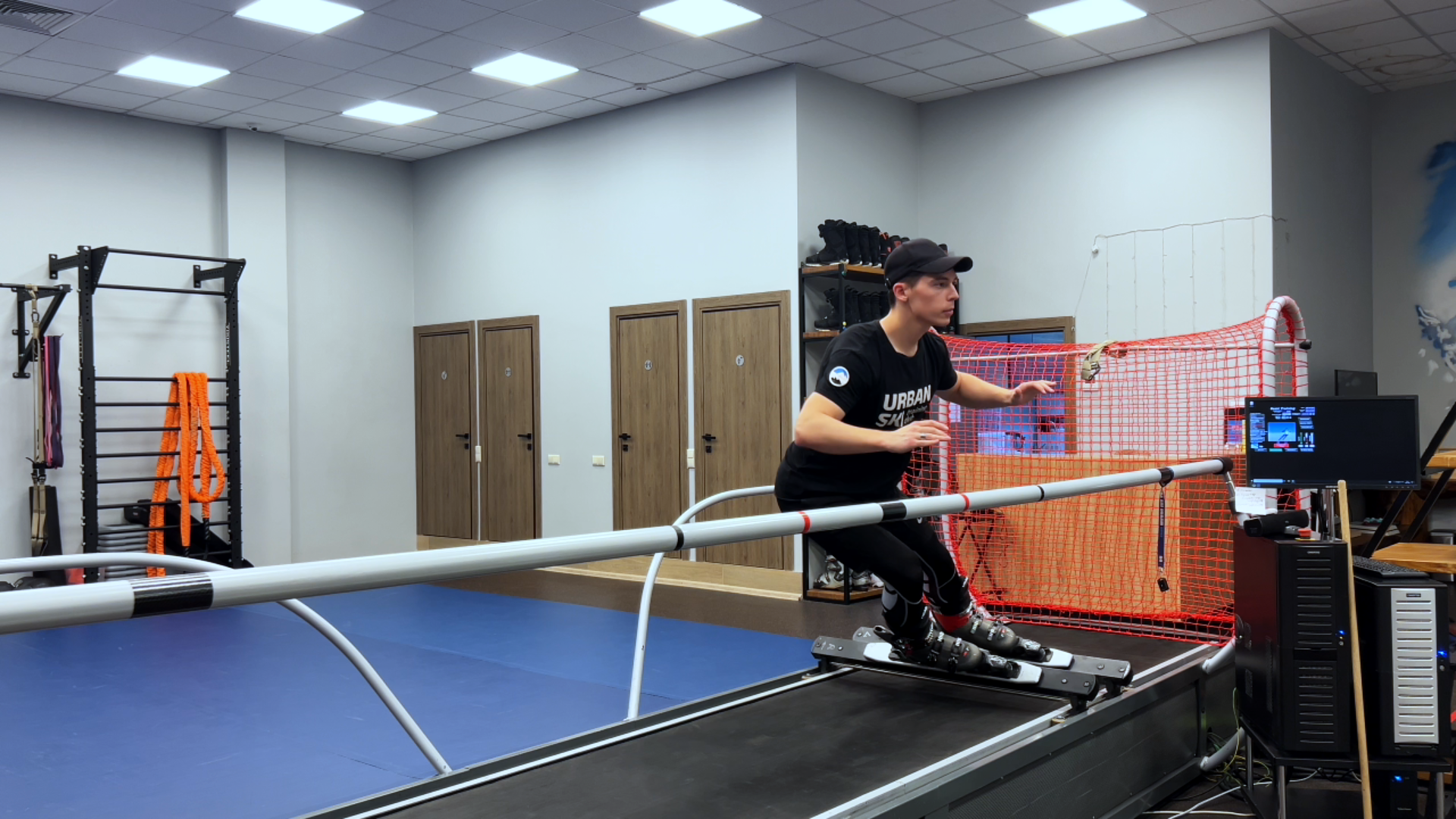 Занятие с инструктором на горнолыжном тренажере