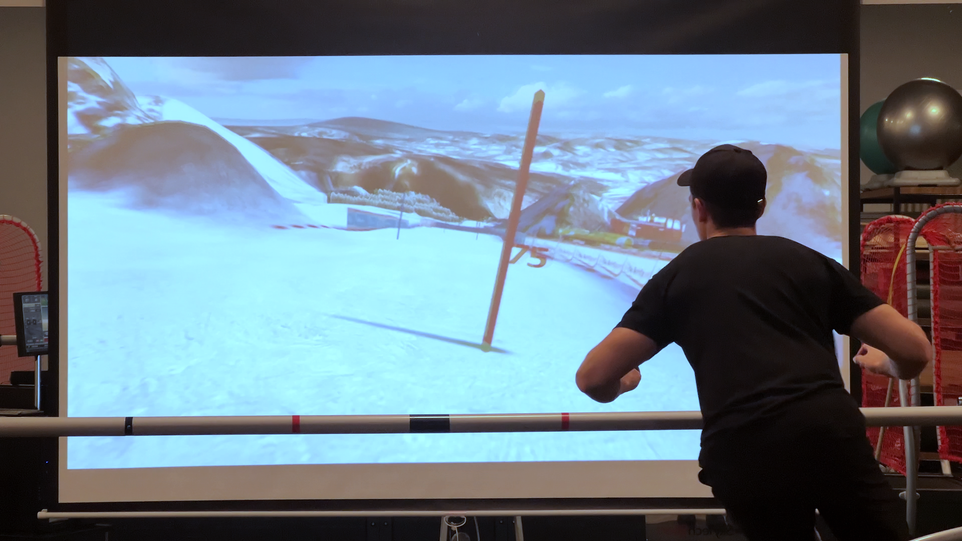 Занятие с инструктором на горнолыжном тренажере