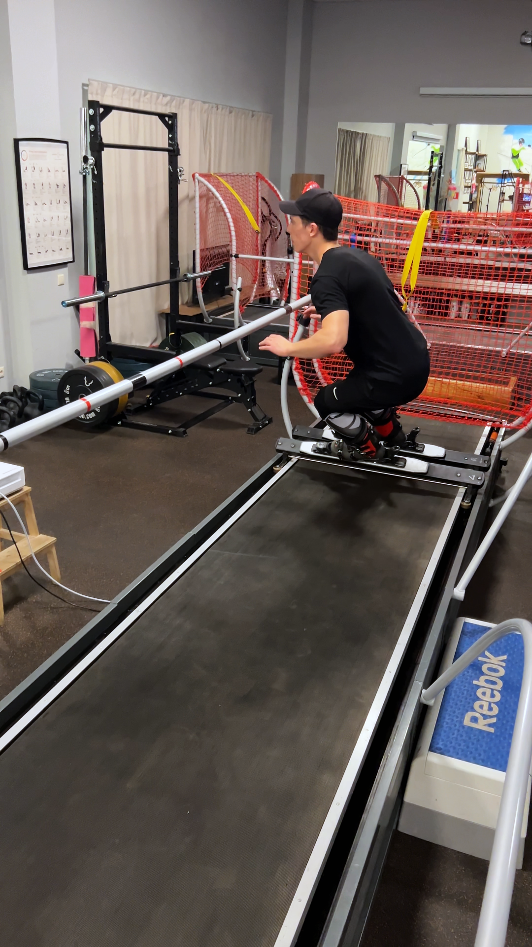 Занятие с инструктором на горнолыжном тренажере