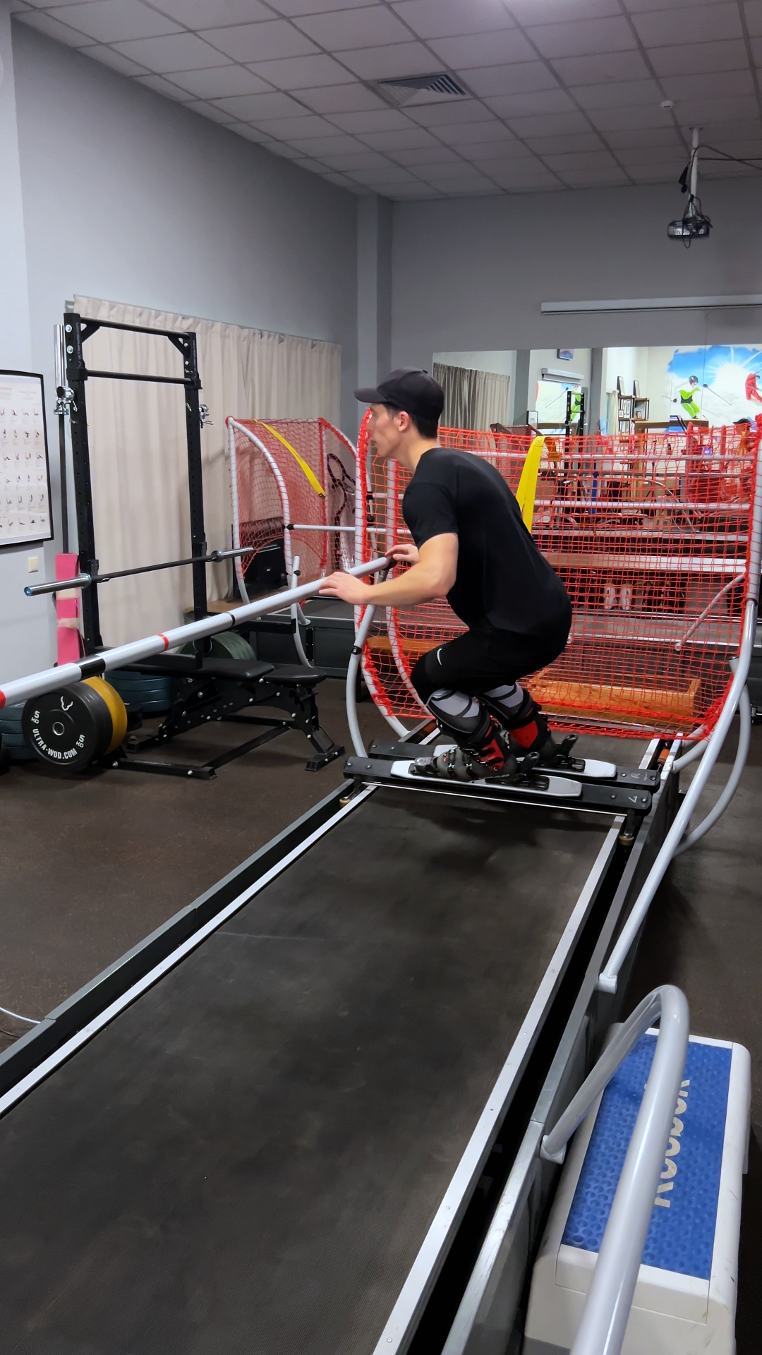 Занятие с инструктором на горнолыжном тренажере